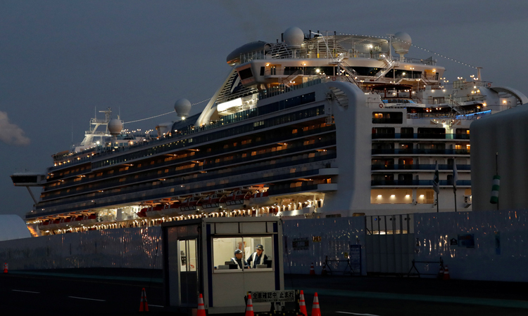 Du thuyền Diamond Princess tại cảng Yokohama hôm 19/2. Ảnh: Reuters.
