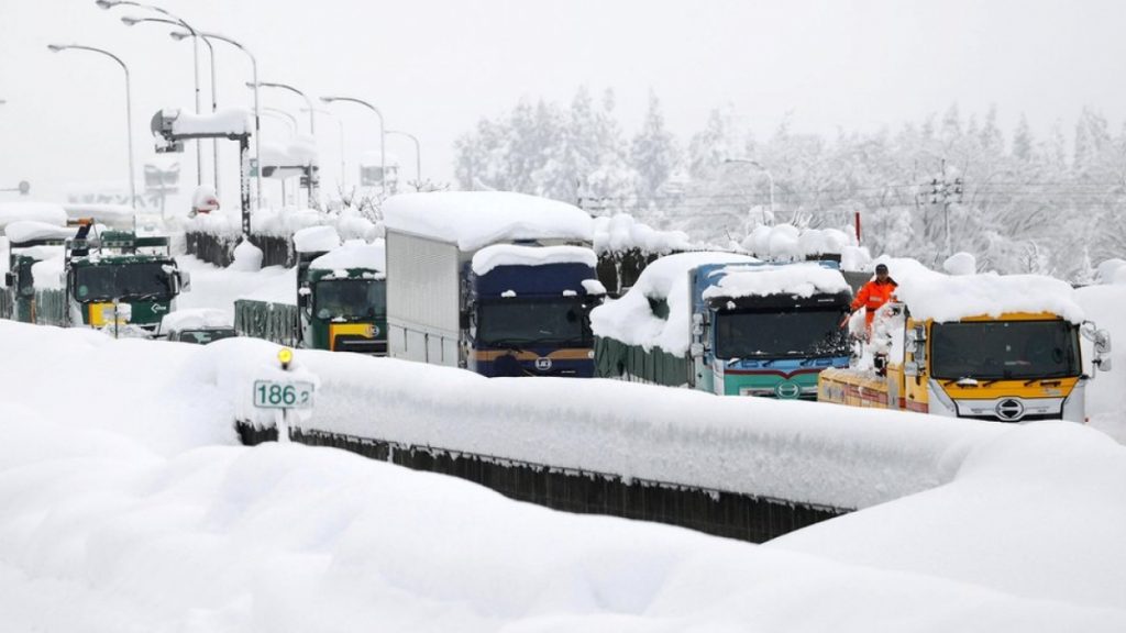Hình ảnh tuyết rơi dầy ở Nhật Bản